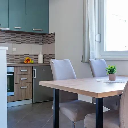 아파트 Bruno One Bedroom With Parking *