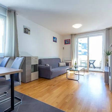 Bruno One Bedroom With Parking 아파트 자다르