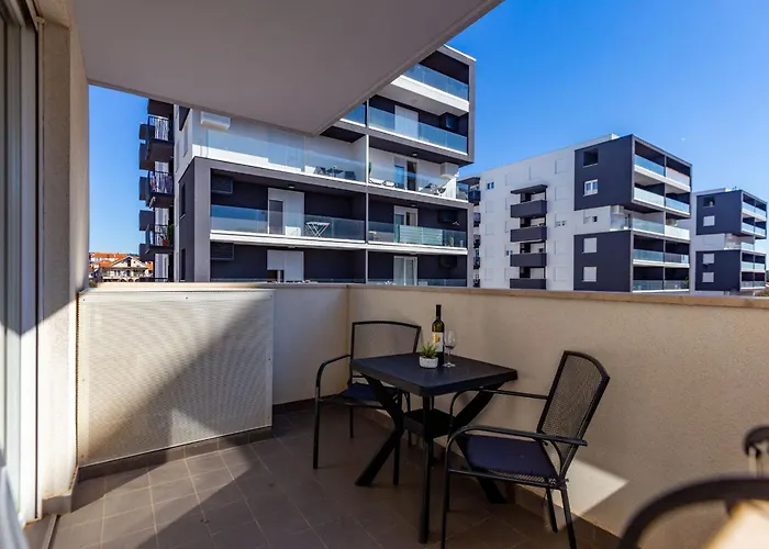 Apartment Bruno One Bedroom With Parking *