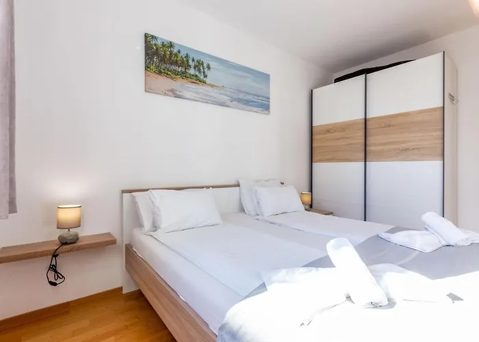 Bruno One Bedroom With Parking Apartment