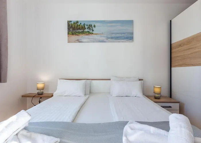 Bruno One Bedroom With Parking Apartment