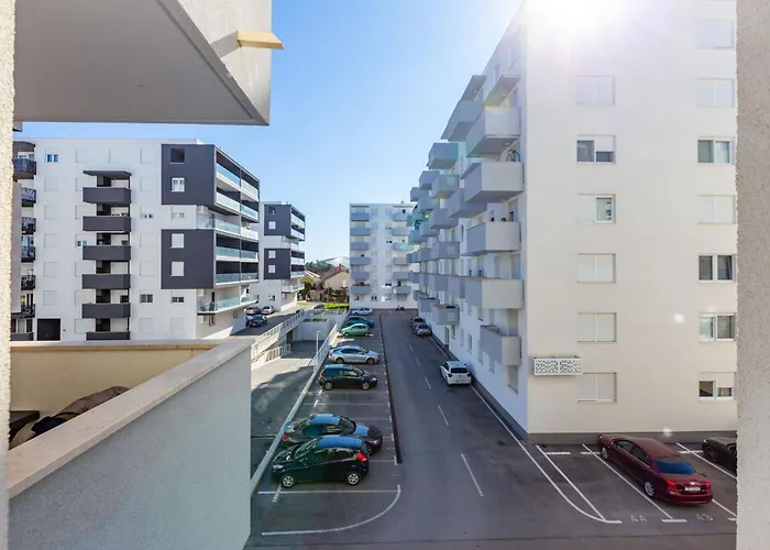 Apartment Bruno One Bedroom With Parking