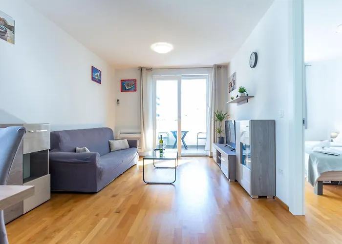Bruno One Bedroom With Parking Apartment