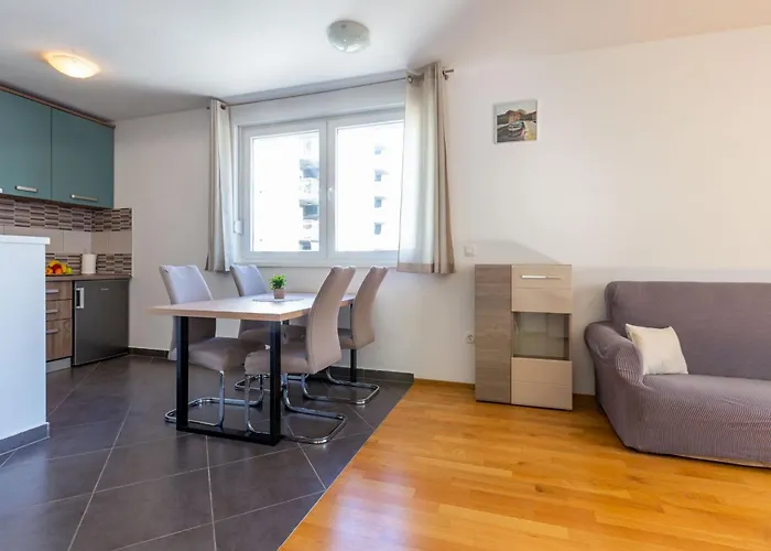 Bruno One Bedroom With Parking Apartment