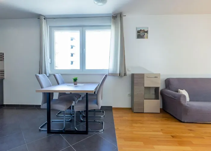 Bruno One Bedroom With Parking شقة *