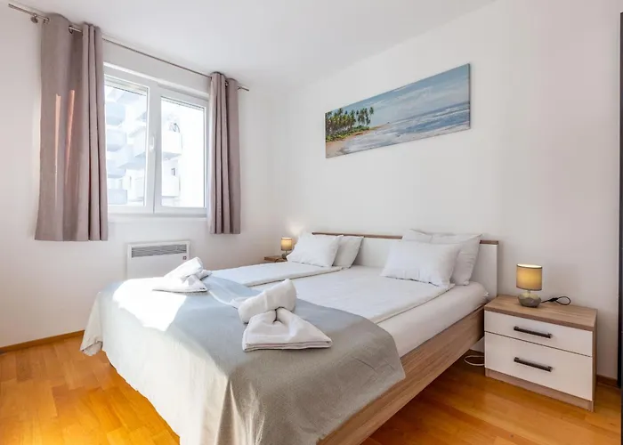 Bruno One Bedroom With Parking شقة *