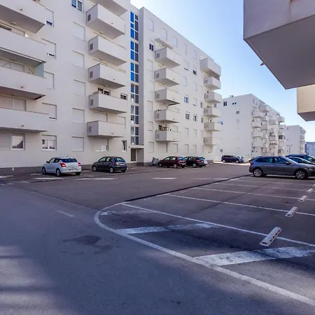 Bruno One Bedroom With Parking *