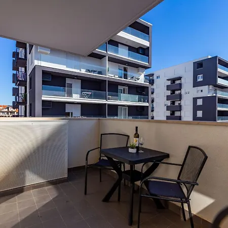 Apartment Bruno One Bedroom With Parking *