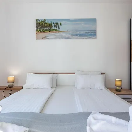 Bruno One Bedroom With Parking Apartment