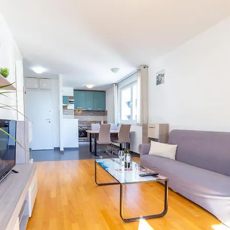 Apartment Bruno One Bedroom With Parking Zadar