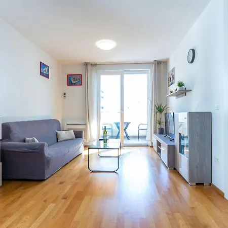Bruno One Bedroom With Parking Apartment