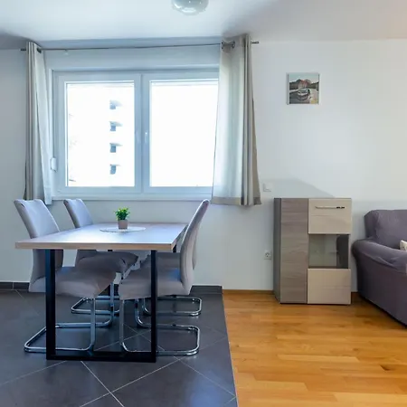 Bruno One Bedroom With Parking Apartment *